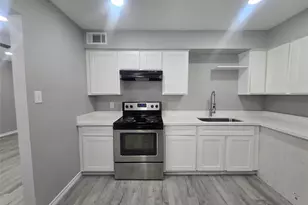 911 Avenue K, Galveston, TX 77550 - Photo 1