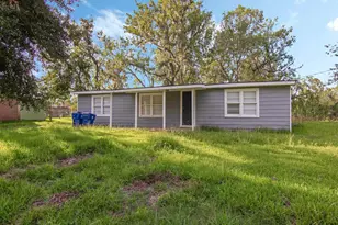 152 Walnut Dr, Richwood, TX 77531 - Photo 2