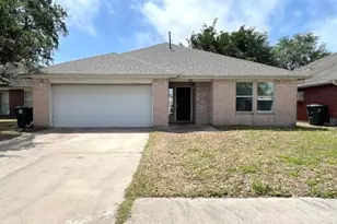 14 Clara Barton Ln, Galveston, TX 77551 - Photo 1