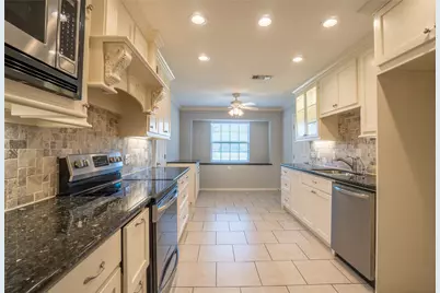 140 Lakewood Drive, Angleton, TX 77515 - Photo 16
