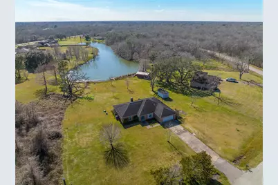 140 Lakewood Drive, Angleton, TX 77515 - Photo 2