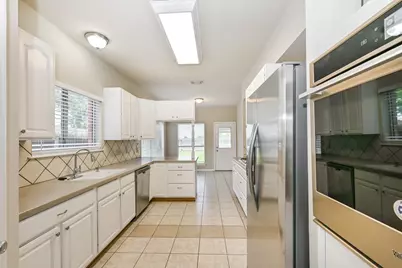 3805 Redbud Drive, La Porte, TX 77571 - Photo 6