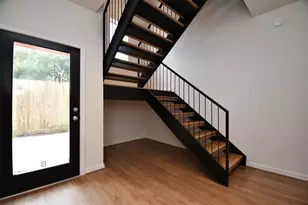 92 Dennis St, Houston, TX 77006 - Photo 6