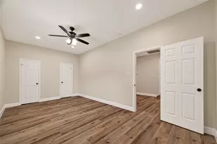 917 S Main St, Highlands, TX 77562 - Photo 28