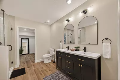 917 S Main Street, Highlands, TX 77562 - Photo 34