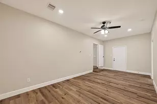917 S Main St, Highlands, TX 77562 - Photo 26