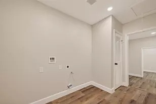 917 S Main St, Highlands, TX 77562 - Photo 16