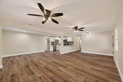 917 S Main Street, Highlands, TX 77562 - Photo 6