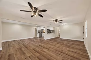 917 S Main St, Highlands, TX 77562 - Photo 6