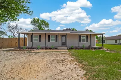 917 S Main Street, Highlands, TX 77562 - Photo 2