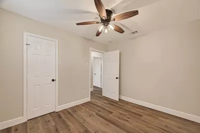 917 S Main Street, Highlands, TX 77562 - Photo 20