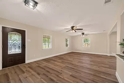 917 S Main Street, Highlands, TX 77562 - Photo 4