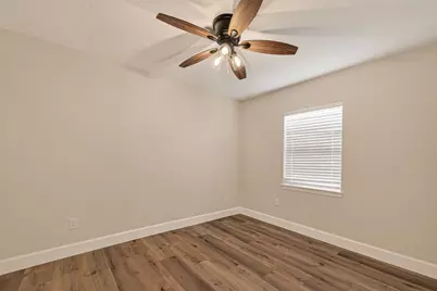 917 S Main Street, Highlands, TX 77562 - Photo 18