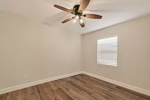 917 S Main St, Highlands, TX 77562 - Photo 18