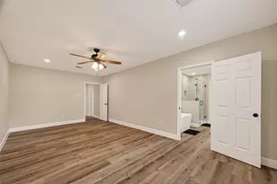 917 S Main St, Highlands, TX 77562 - Photo 32