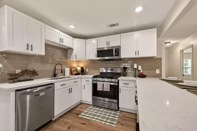 917 S Main Street, Highlands, TX 77562 - Photo 14