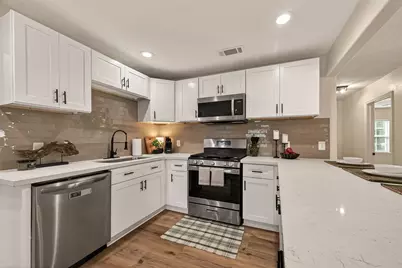 917 S Main Street, Highlands, TX 77562 - Photo 14