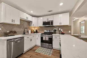 917 S Main St, Highlands, TX 77562 - Photo 14