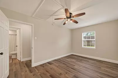 917 S Main Street, Highlands, TX 77562 - Photo 22