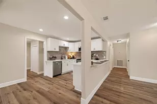 917 S Main St, Highlands, TX 77562 - Photo 12