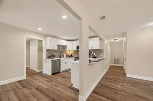 917 S Main St, Highlands, TX 77562 - Photo 12