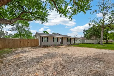 917 S Main Street, Highlands, TX 77562 - Photo 1