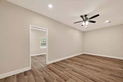 917 S Main Street, Highlands, TX 77562 - Photo 24