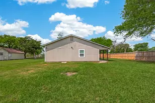 917 S Main St, Highlands, TX 77562 - Photo 38