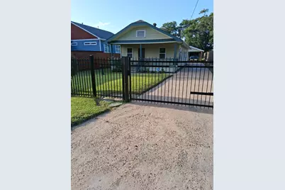 7335 Santiago Street, Houston, TX 77023 - Photo 2
