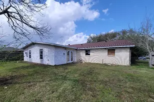 705 Inwood Dr, Baytown, TX 77521 - Photo 12