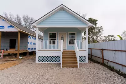 4425 7th Street, Bacliff, TX 77518 - Photo 1