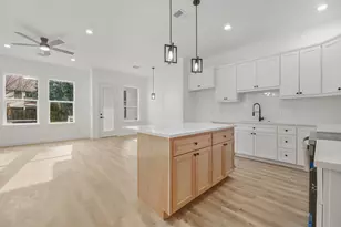 117 Capetown Ln, Conroe, TX 77356 - Photo 10