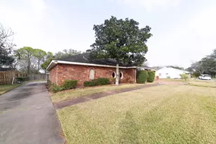5822 W Bellfort St, Houston, TX 77035 - Photo 2