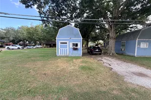 2308 Avenue L, Bay City, TX 77414 - Photo 2