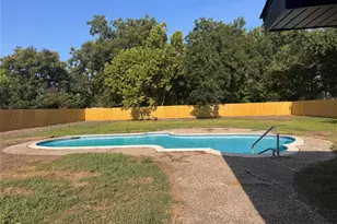 909 S Downing Rd, Angleton, TX 77515 - Photo 8