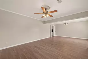 9502 Skyline Dr, Houston, TX 77063 - Photo 8