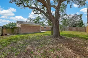 9502 Skyline Dr, Houston, TX 77063 - Photo 42