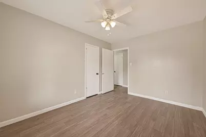 9502 Skyline Drive, Houston, TX 77063 - Photo 24