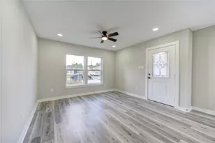 10413 Muscatine St, Houston, TX 77029 - Photo 16
