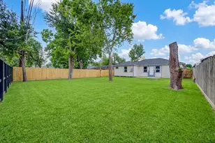 10413 Muscatine St, Houston, TX 77029 - Photo 32