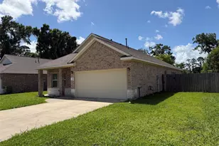 304 Carlos Leal Dr, Dayton, TX 77535 - Photo 2