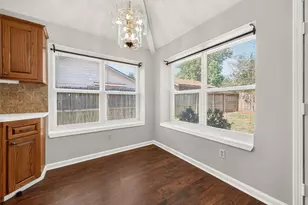 10038 Green Valley Ln, Houston, TX 77064 - Photo 10