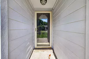 10038 Green Valley Ln, Houston, TX 77064 - Photo 4