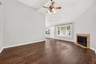 10038 Green Valley Ln, Houston, TX 77064 - Photo 6