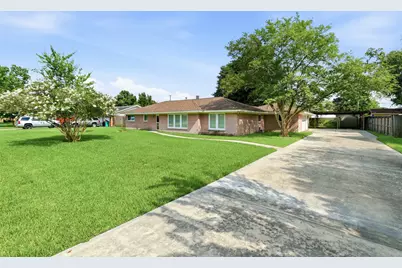 120 Caldwell Street, Baytown, TX 77520 - Photo 2