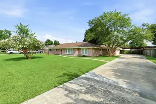 120 Caldwell St, Baytown, TX 77520 - Photo 2