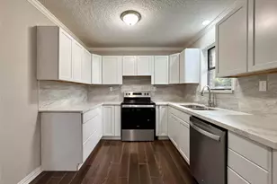 1706 Avenue A, Danbury, TX 77534 - Photo 8