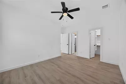 8210 Sterlingshire Street #A/B, Houston, TX 77078 - Photo 14