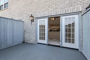 402 Wilcrest Dr, Houston, TX 77042 - Photo 12