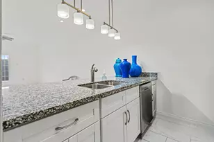 402 Wilcrest Dr, Houston, TX 77042 - Photo 10